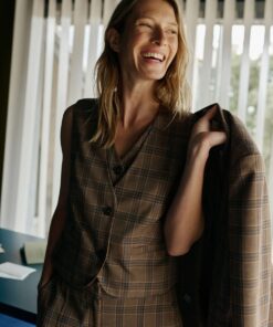 Alternative view of CHALECO DOBLE CRUCE