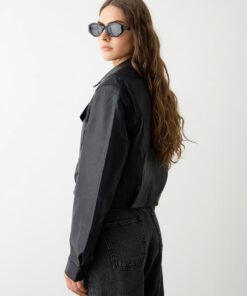 Alternative view of Chaqueta corta efecto piel