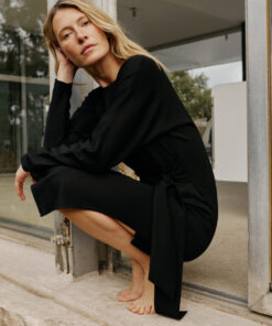 Alternative view of VESTIDO NEGRO PUNTO ANUDADO