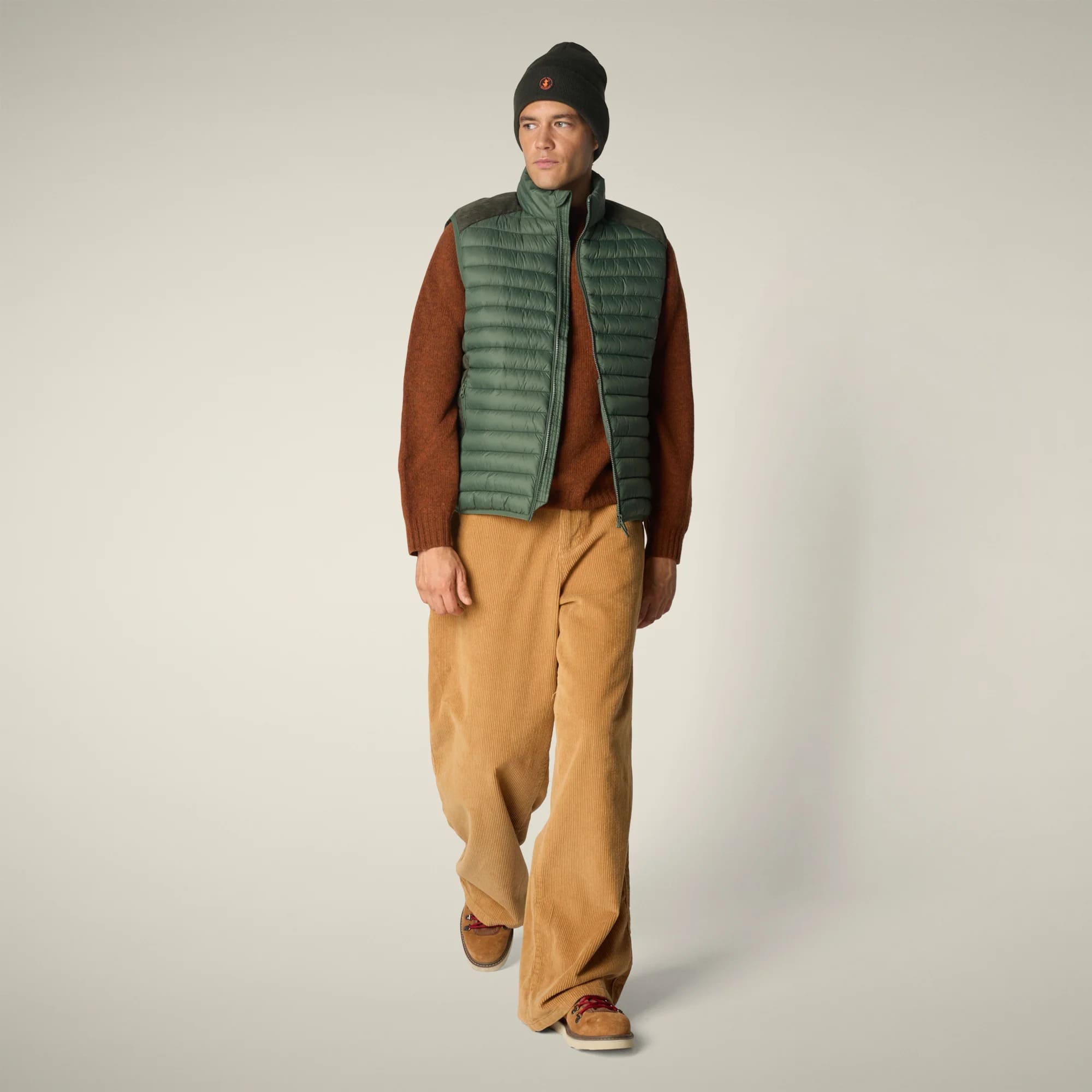 Chaleco de hombre modelo Cleon en color verde tomillo