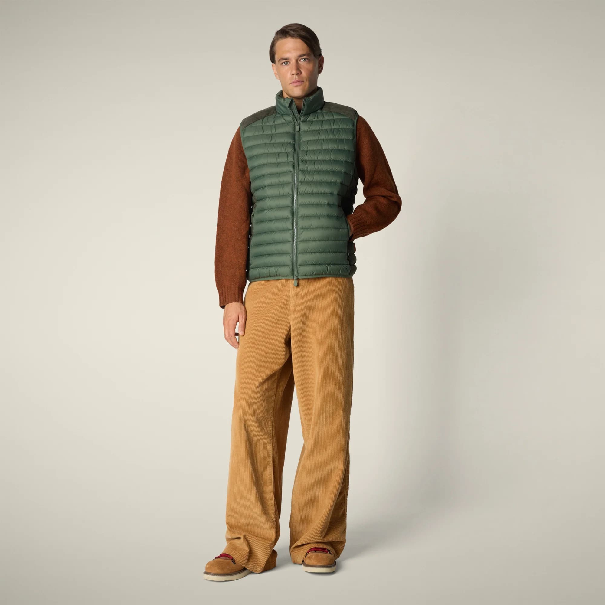 Chaleco de hombre modelo Cleon en color verde tomillo 3 Chaleco de hombre modelo Cleon en color verde tomillo - Imagen 2