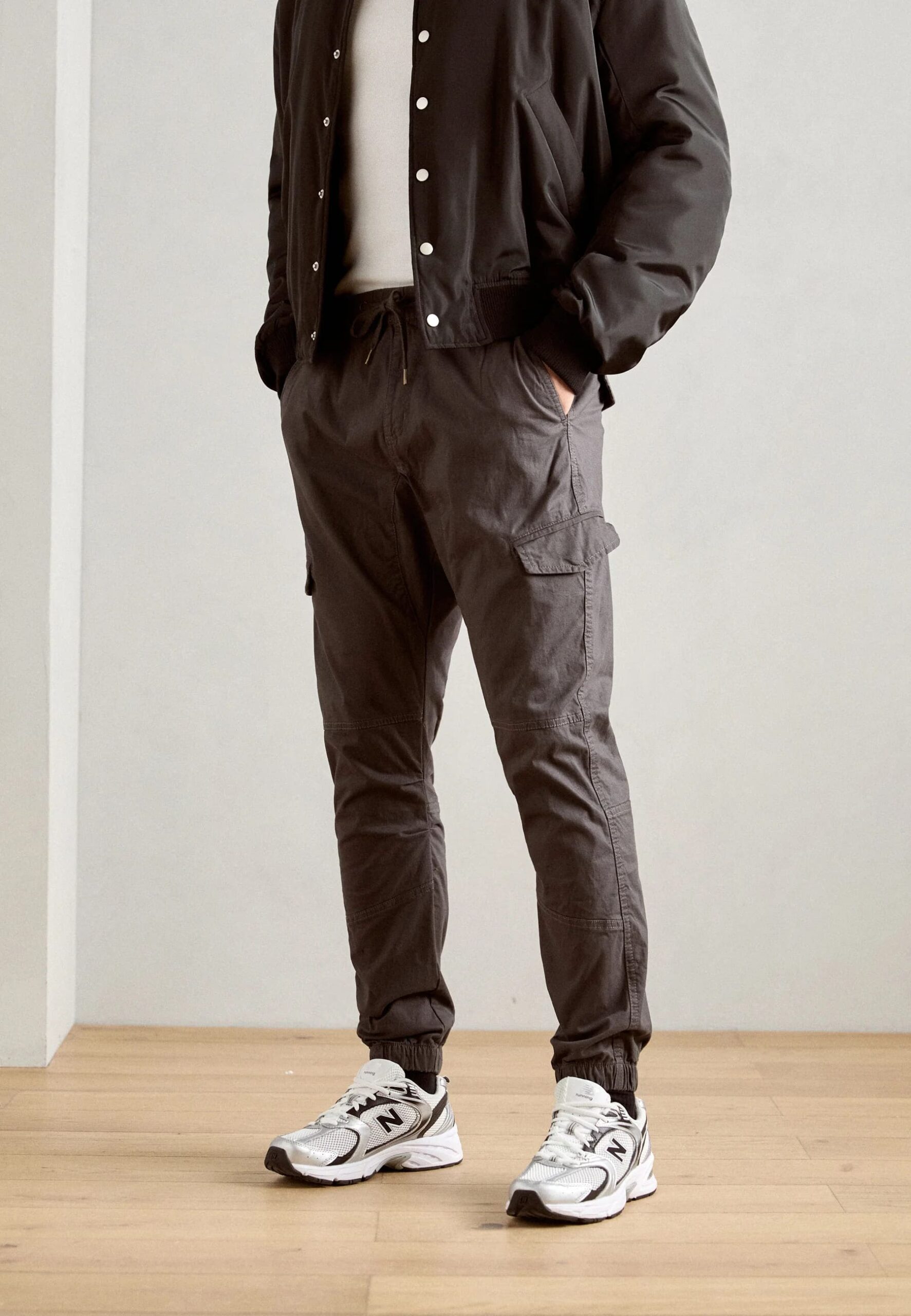 PANTALON INDICODE CARGO GOMAS GRIS 2 PANTALON INDICODE CARGO GOMAS GRIS